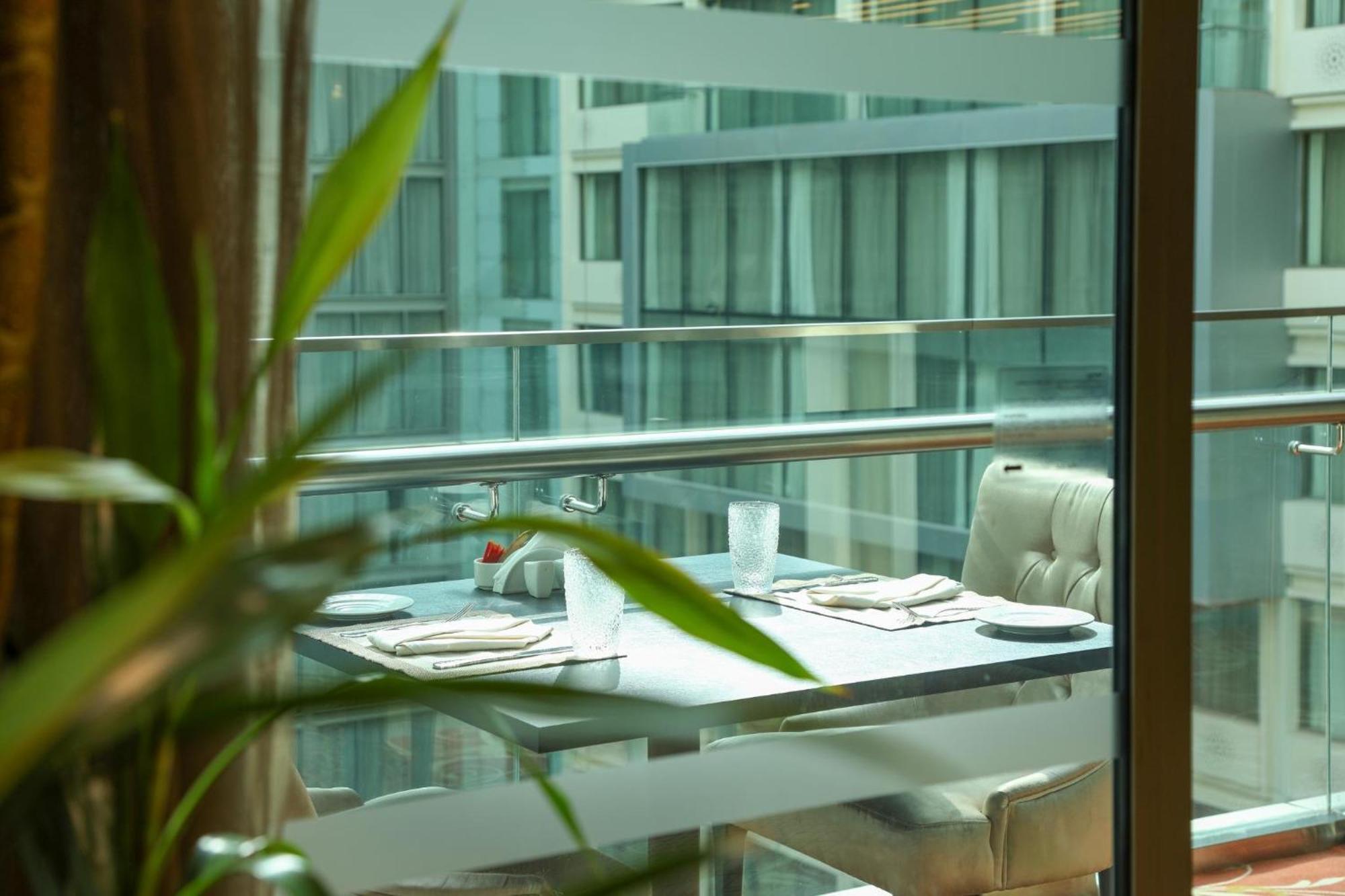 Crowne Plaza Kuwait Al Thuraya City By Ihg Kuveyt Dış mekan fotoğraf