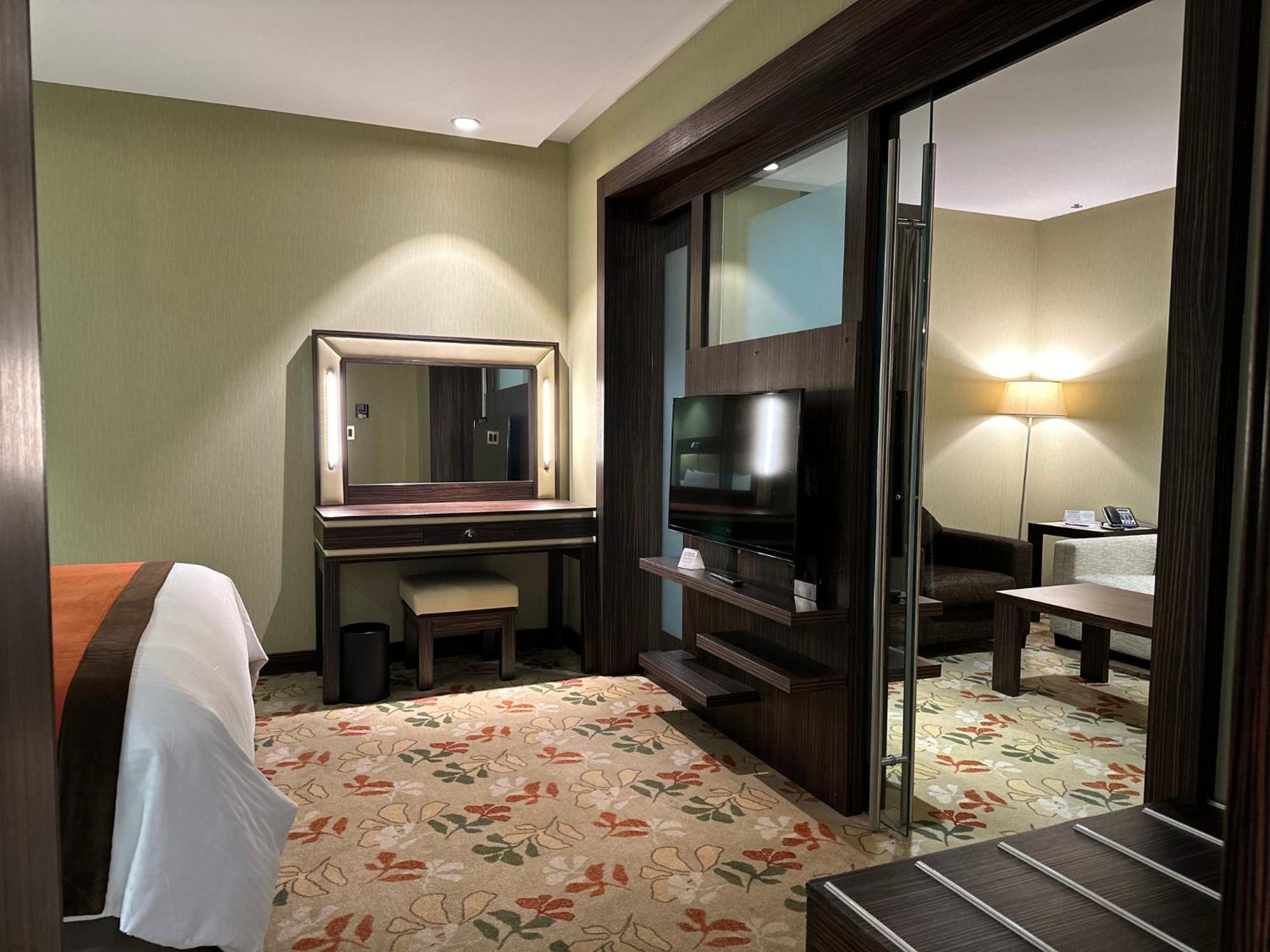 Crowne Plaza Kuwait Al Thuraya City By Ihg Kuveyt Dış mekan fotoğraf