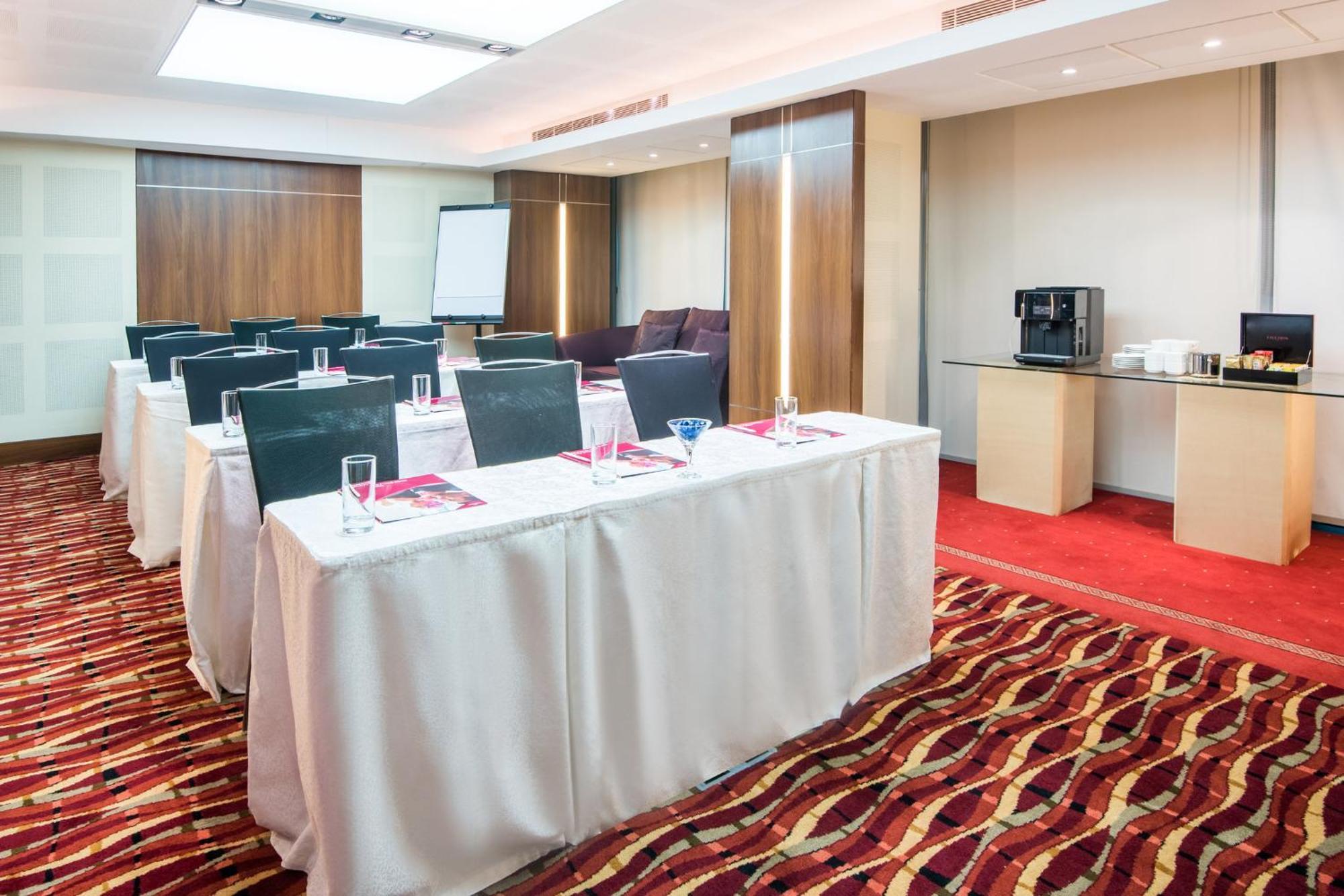 Crowne Plaza Kuwait Al Thuraya City By Ihg Kuveyt Dış mekan fotoğraf